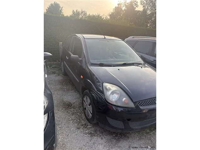Personenauto - afbeelding 2 van  8