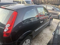 Personenauto - afbeelding 3 van  8