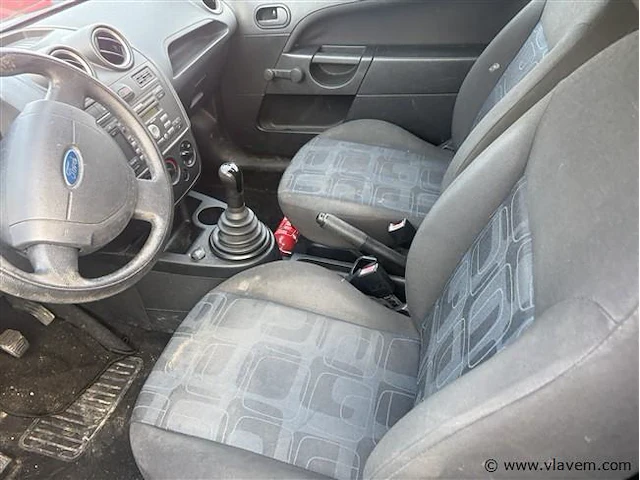 Personenauto - afbeelding 6 van  8