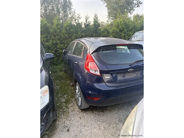 Personenauto - afbeelding 1 van  8