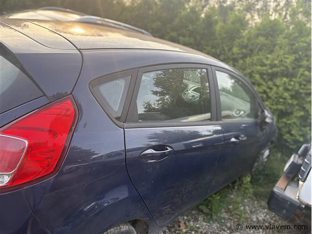 Personenauto - afbeelding 2 van  8