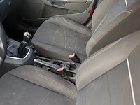 Personenauto - afbeelding 6 van  8