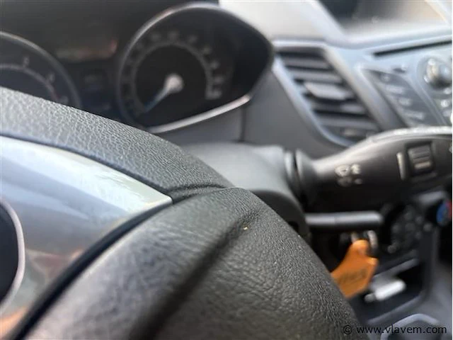 Personenauto - afbeelding 8 van  8