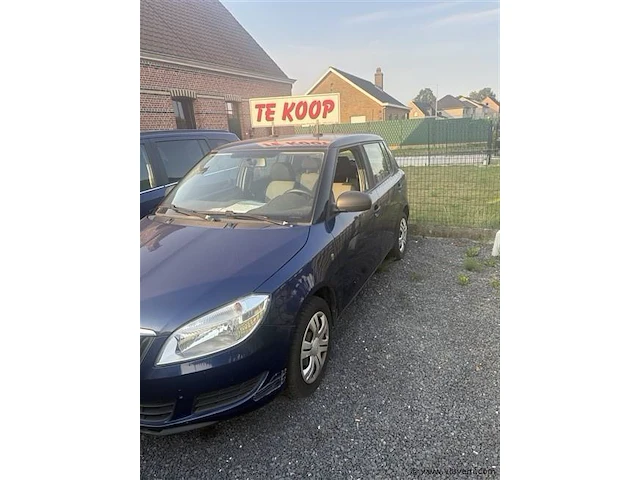 Personenauto - afbeelding 1 van  6