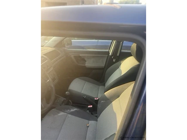 Personenauto - afbeelding 5 van  6