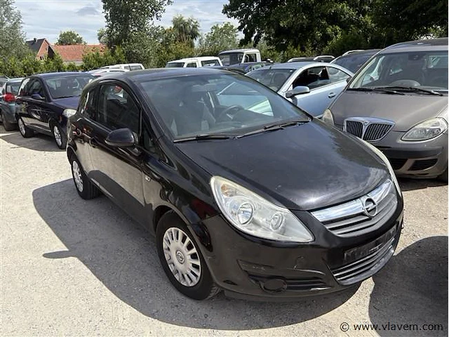 Personenauto - afbeelding 2 van  7