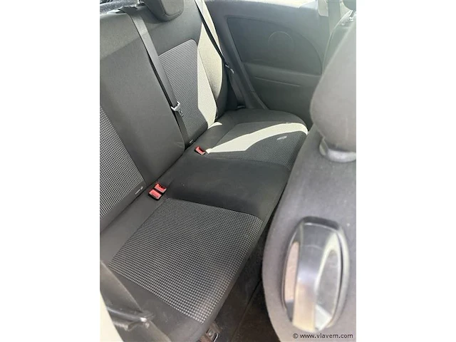 Personenauto - afbeelding 4 van  7