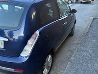Personenauto - afbeelding 3 van  8
