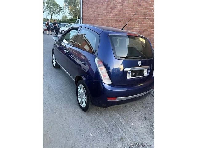 Personenauto - afbeelding 4 van  8