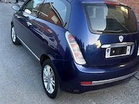 Personenauto - afbeelding 4 van  8