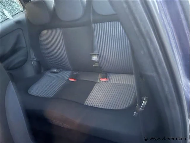 Personenauto - afbeelding 5 van  8
