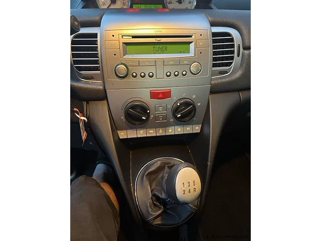 Personenauto - afbeelding 7 van  8