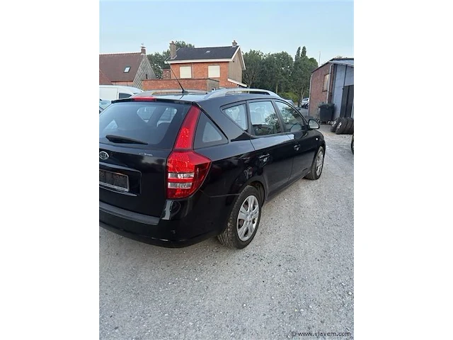 Personenauto - afbeelding 3 van  8