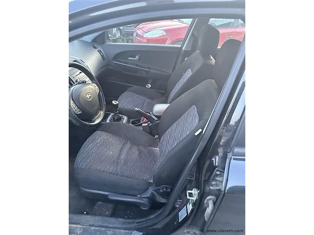 Personenauto - afbeelding 6 van  8