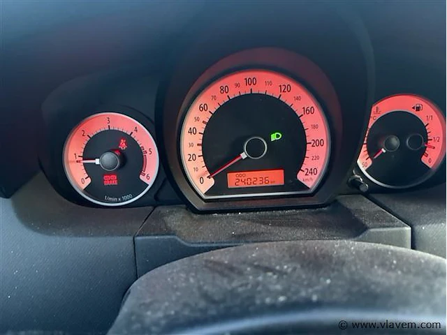 Personenauto - afbeelding 8 van  8