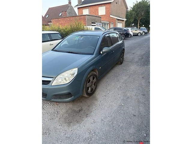 Personenauto - afbeelding 1 van  7