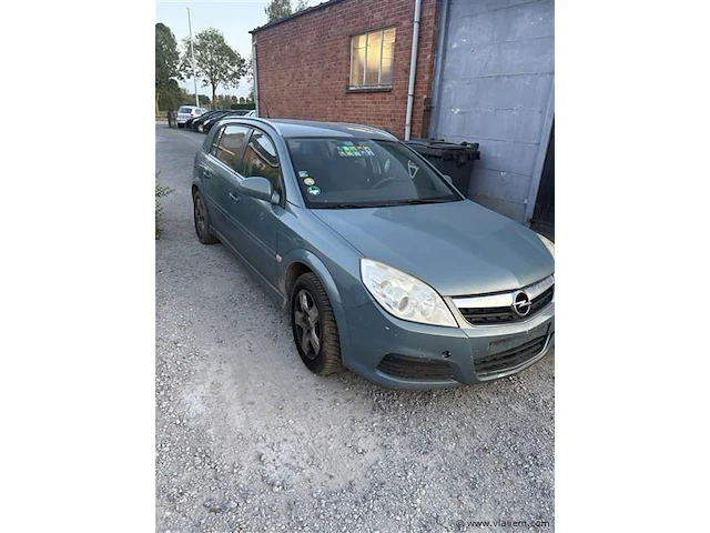 Personenauto - afbeelding 2 van  7