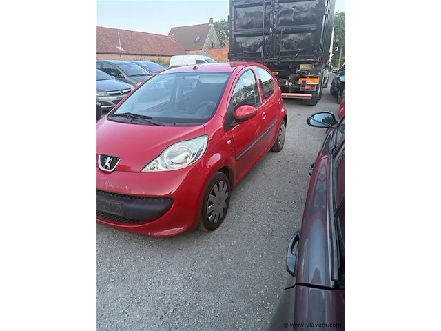 Personenauto - afbeelding 2 van  9