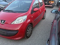 Personenauto - afbeelding 2 van  9
