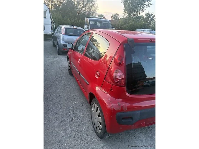 Personenauto - afbeelding 3 van  9