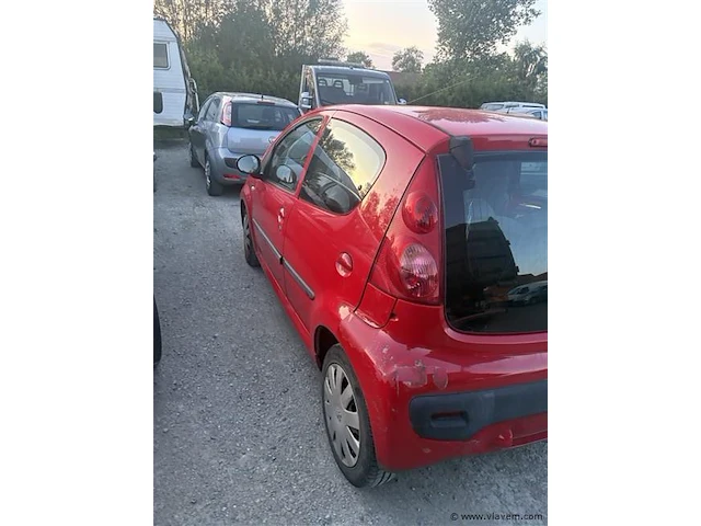 Personenauto - afbeelding 4 van  9