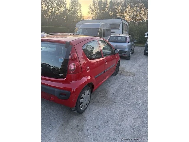Personenauto - afbeelding 5 van  9