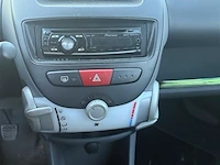 Personenauto - afbeelding 8 van  9