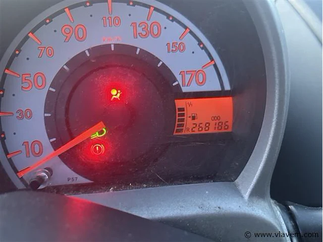 Personenauto - afbeelding 9 van  9