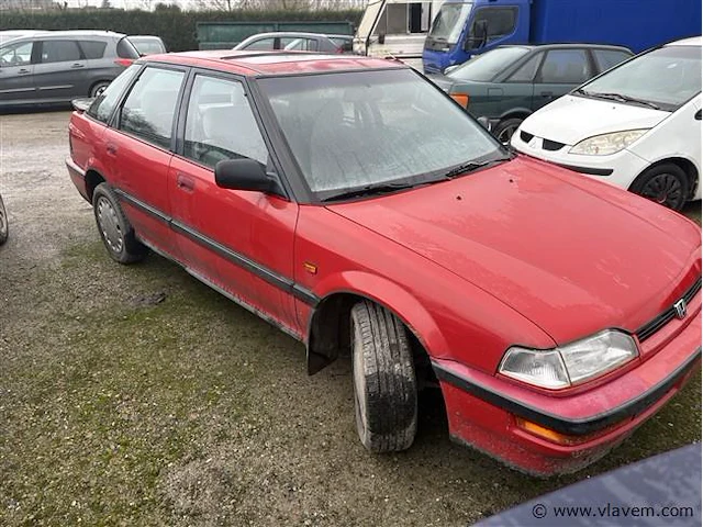 Personenauto - afbeelding 2 van  7