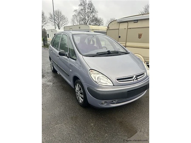 Personenauto - afbeelding 2 van  8