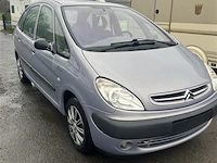 Personenauto - afbeelding 2 van  8