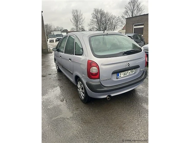 Personenauto - afbeelding 4 van  8