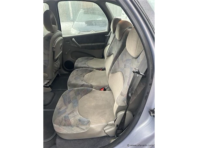 Personenauto - afbeelding 5 van  8