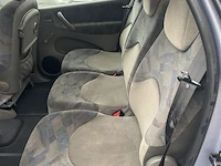 Personenauto - afbeelding 5 van  8