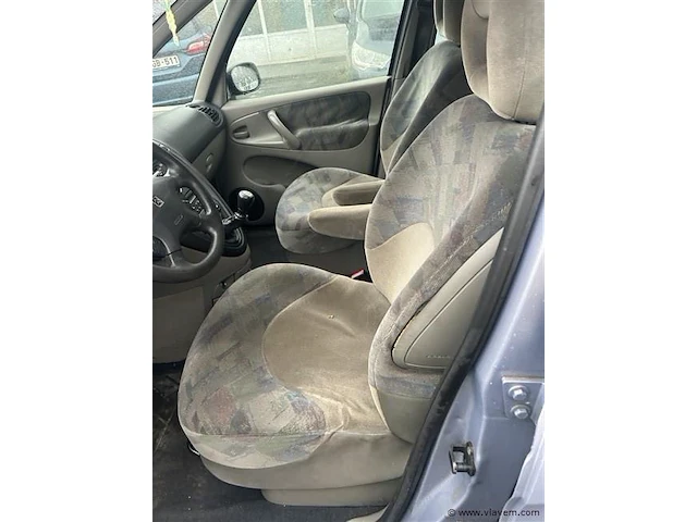 Personenauto - afbeelding 6 van  8