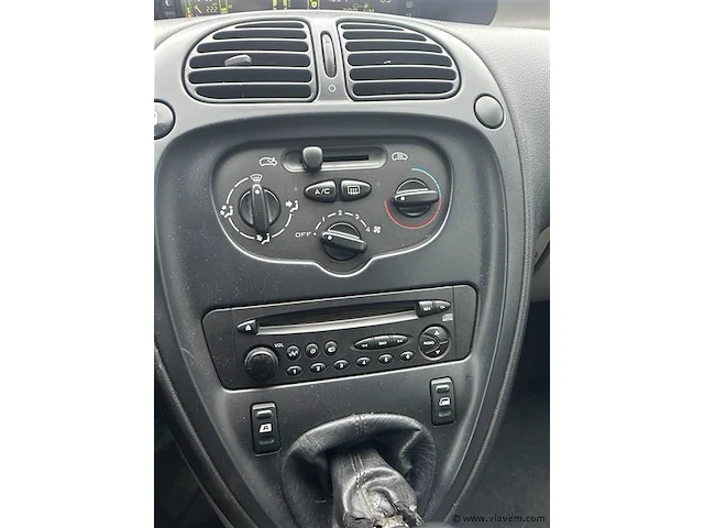 Personenauto - afbeelding 7 van  8