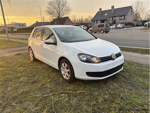 Personenauto - afbeelding 2 van  7