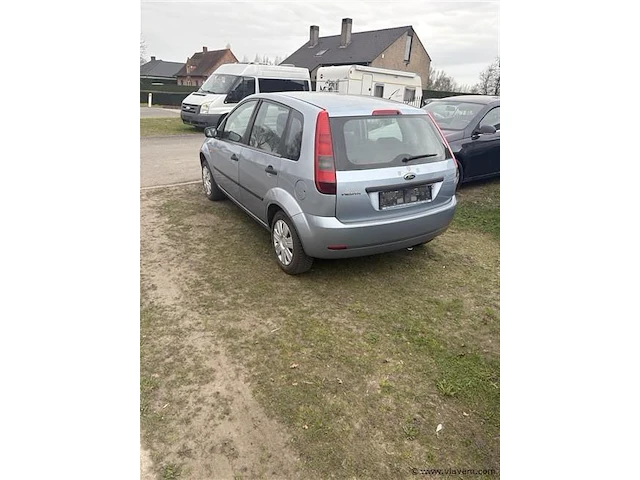 Personenauto - afbeelding 2 van  6