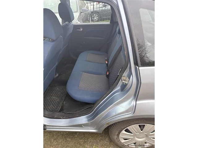 Personenauto - afbeelding 3 van  6