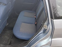 Personenauto - afbeelding 3 van  6