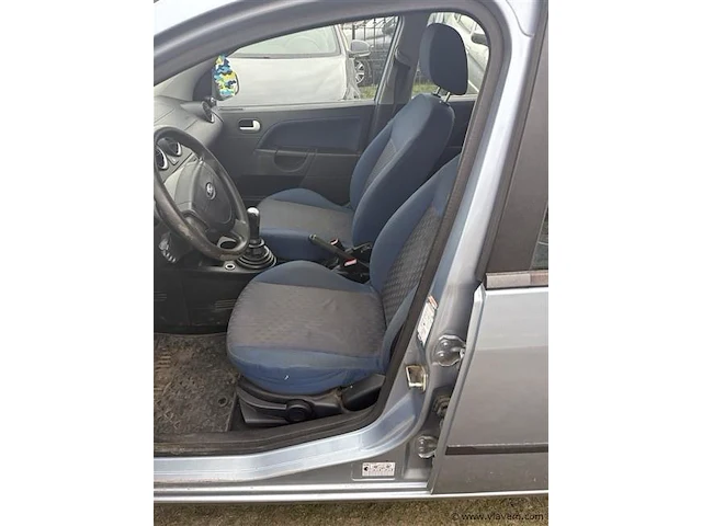 Personenauto - afbeelding 4 van  6