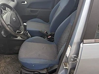 Personenauto - afbeelding 4 van  6