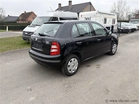 Personenauto - afbeelding 3 van  8