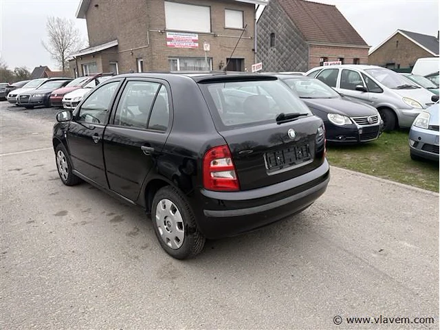 Personenauto - afbeelding 4 van  8