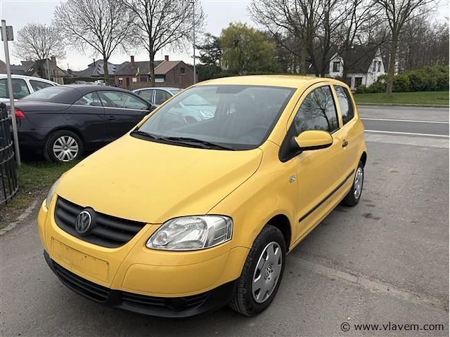 Personenauto - afbeelding 1 van  8