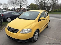 Personenauto - afbeelding 1 van  8