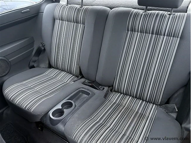 Personenauto - afbeelding 5 van  8