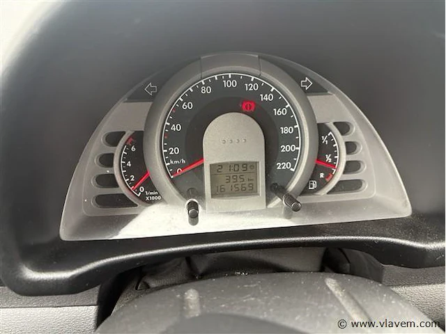 Personenauto - afbeelding 8 van  8