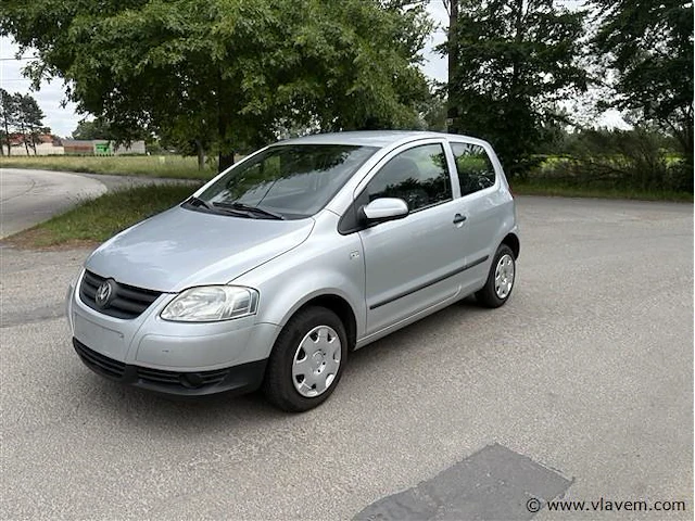 Personenauto - afbeelding 1 van  10