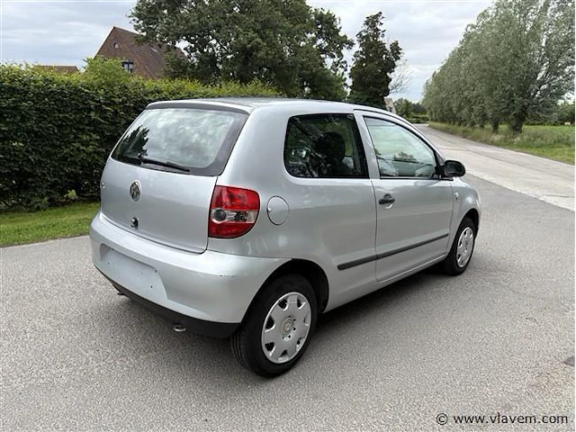 Personenauto - afbeelding 4 van  10